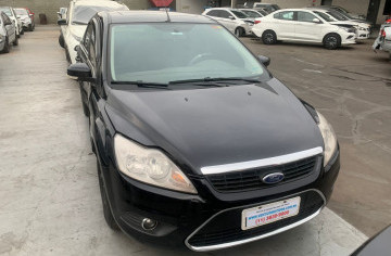 <b>FORD FOCUS</b> <br/>SEDAN GHIA 2.0 FLEX AUT Veículo
