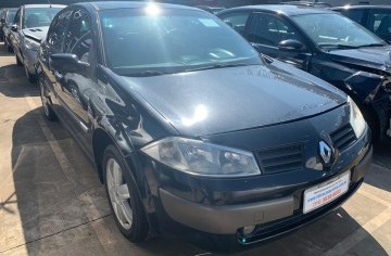 <b>RENAULT MEGANE</b> <br/>SEDAN DYNAMIQUE 2.0 16V AUT Veículo
