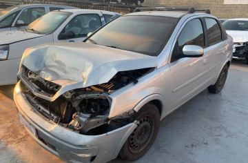 <b>CHEVROLET CORSA</b> <br/>SEDAN PREMIUM 1.4 ECONOFLEX Veículo