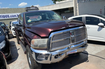 <b>DODGE RAM</b> <br/>2500 LARAMIE 6.7 T. DIESEL 4X4 Veículo
