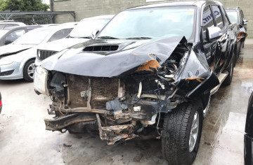 <b>TOYOTA HILUX</b> <br/>CD SRV 4X4 3.0 Veículo